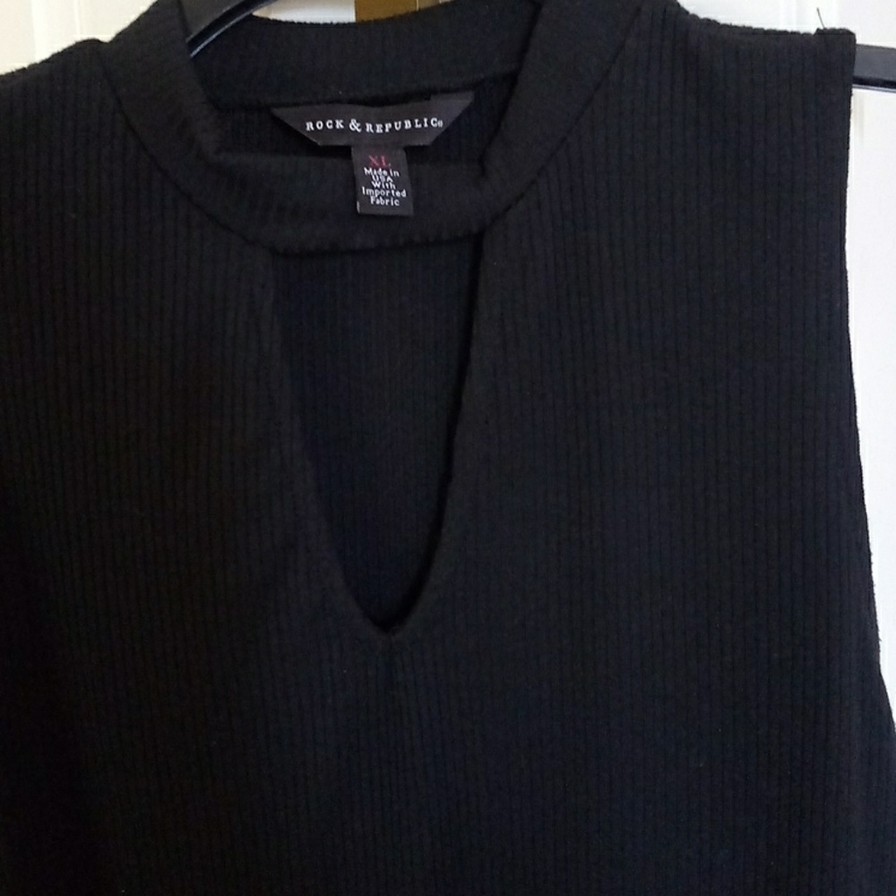 Top - Picture 2 of 2